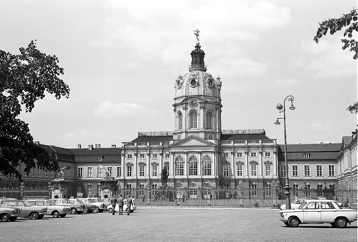 Berlin; Charlottenburg Schloss Frontalansicht LABW Staatsarchiv Freiburg W 134 Nr. 078882