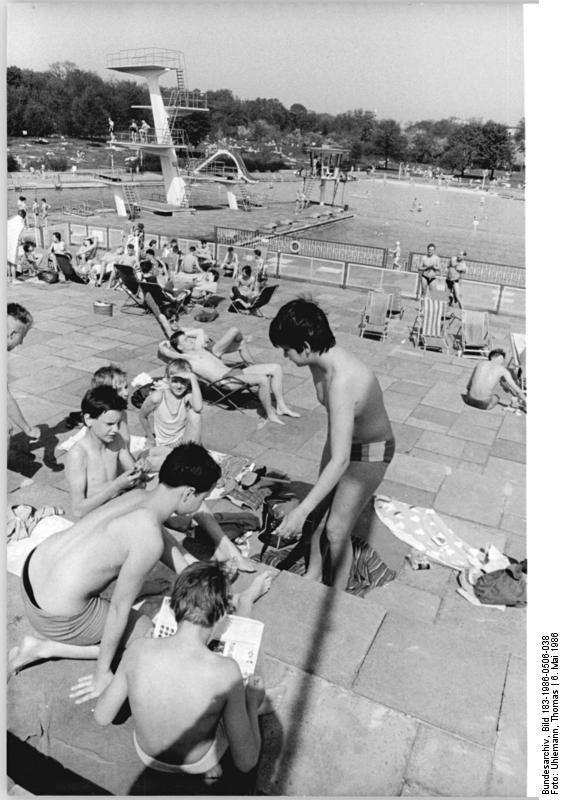 Bundesarchiv Bild 183 1986 0506 038, Berlin Pankow, Freibad