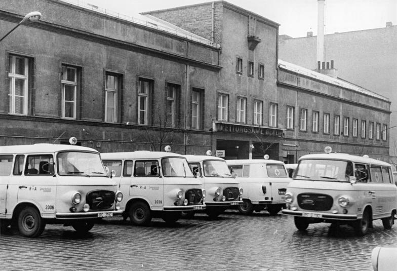 Bundesarchiv Bild 183 1988 0217 024, Berlin, Rettungsamt, Krankenwagen