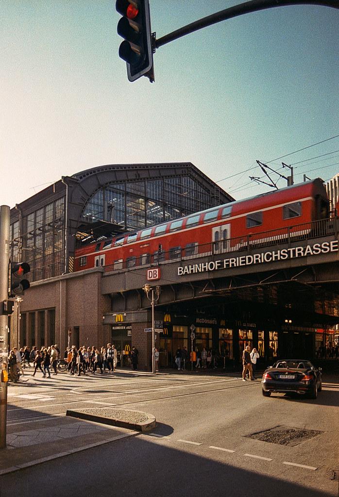 Mitte Redirects €847M to Create 2,400 Jobs, Boost Housing