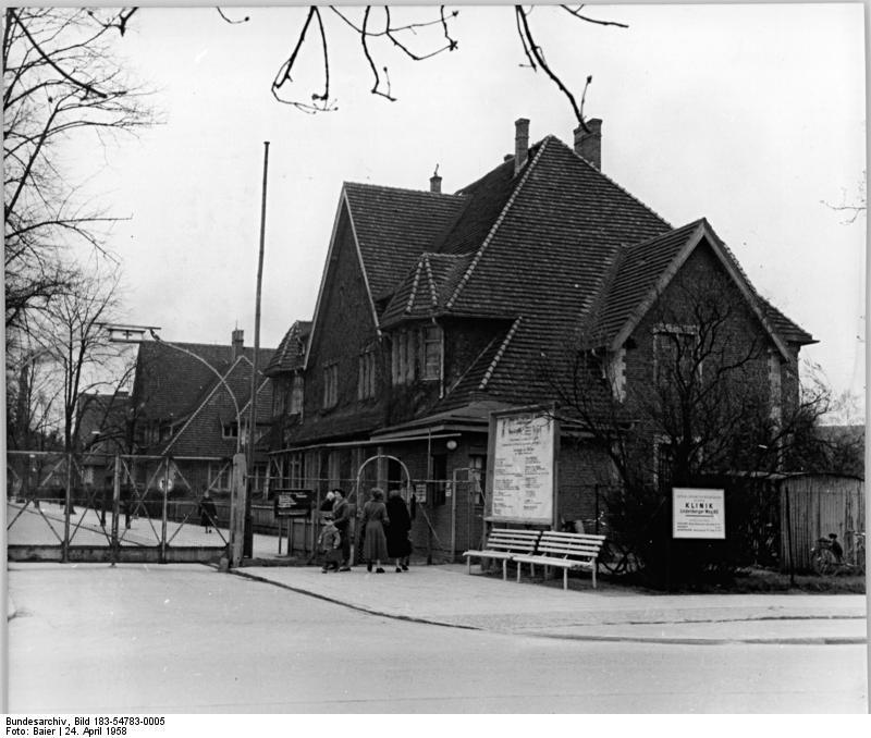 Bundesarchiv Bild 183 54783 0005, Berlin, Hufeland Krankenhaus, Eingang