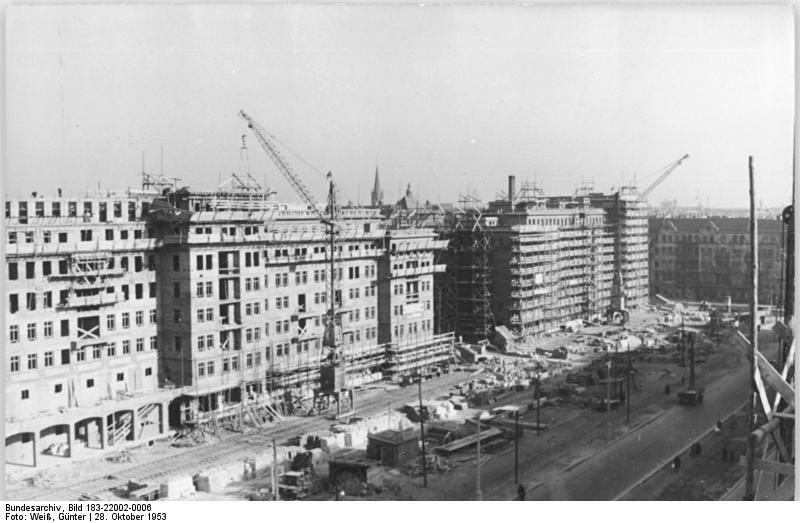 Bundesarchiv Bild 183 22002 0006, Berlin, Bau Karl Marx Allee, Block G Nord