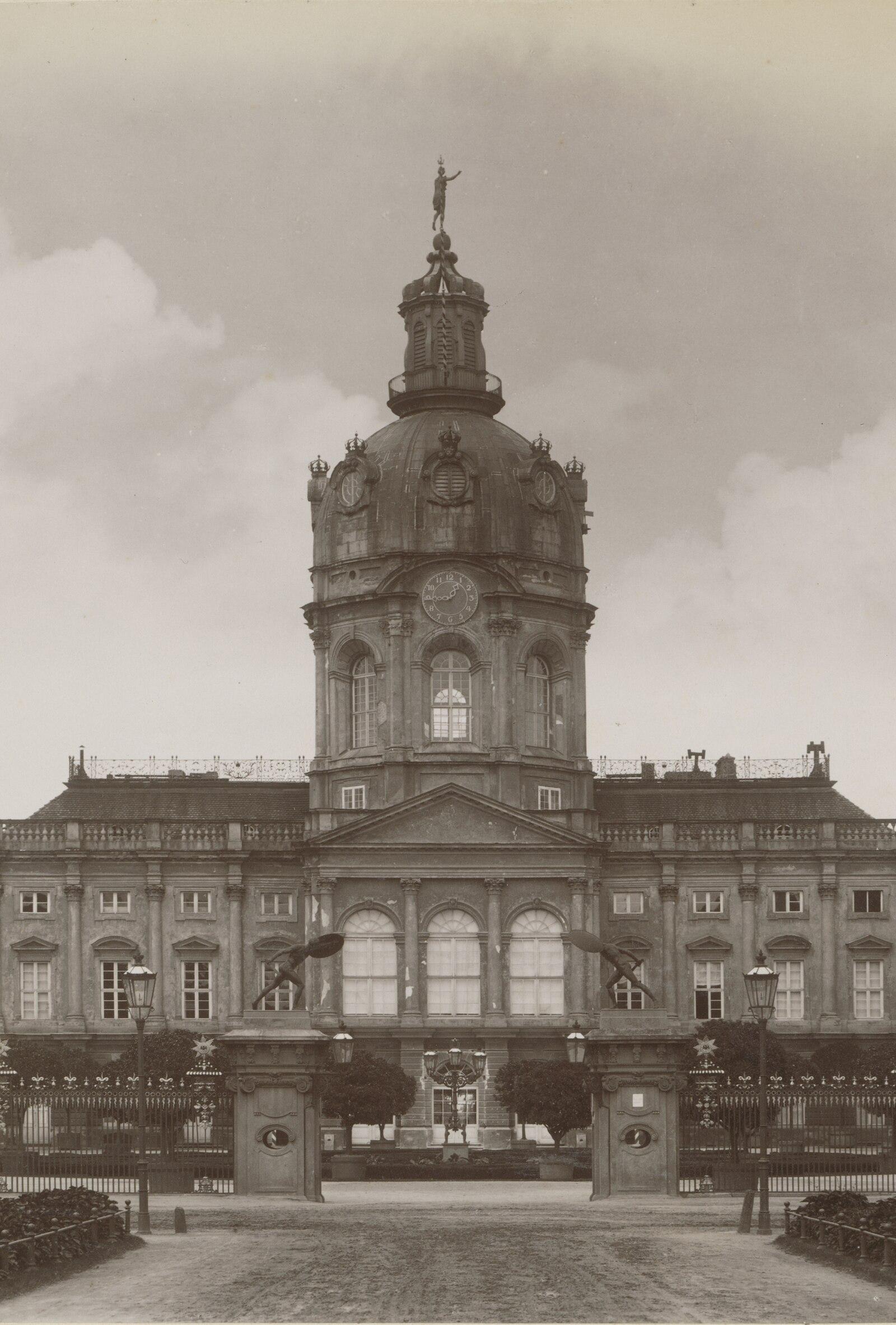 Berlin, Schloss Charlottenburg, Eingangsbereich und Mittelbau