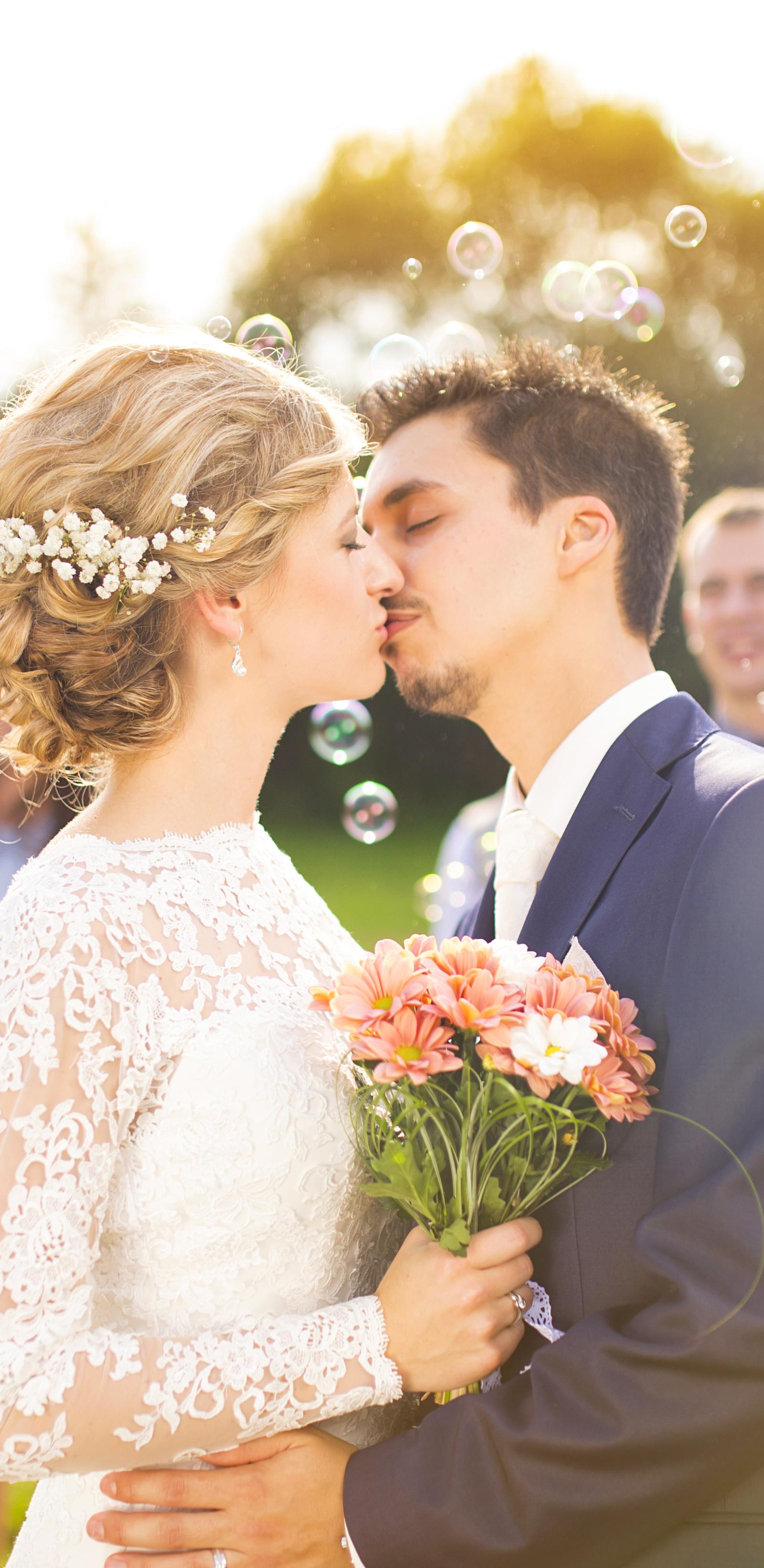 Newlyweds Navigate Expanding Neighborhoods: Your First-Home Buying Guide